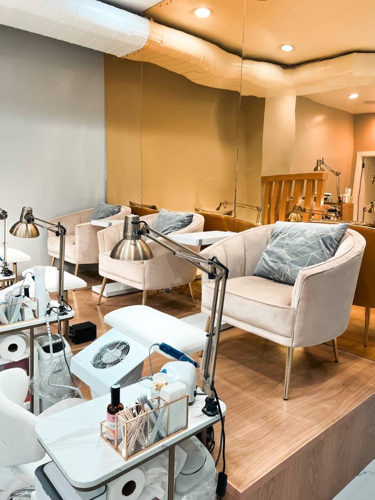Pedicure lounge with gold mirrors